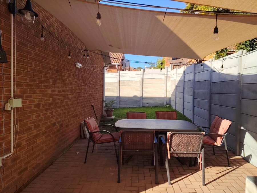 To Let 3 Bedroom Property for Rent in Protea Heights Western Cape